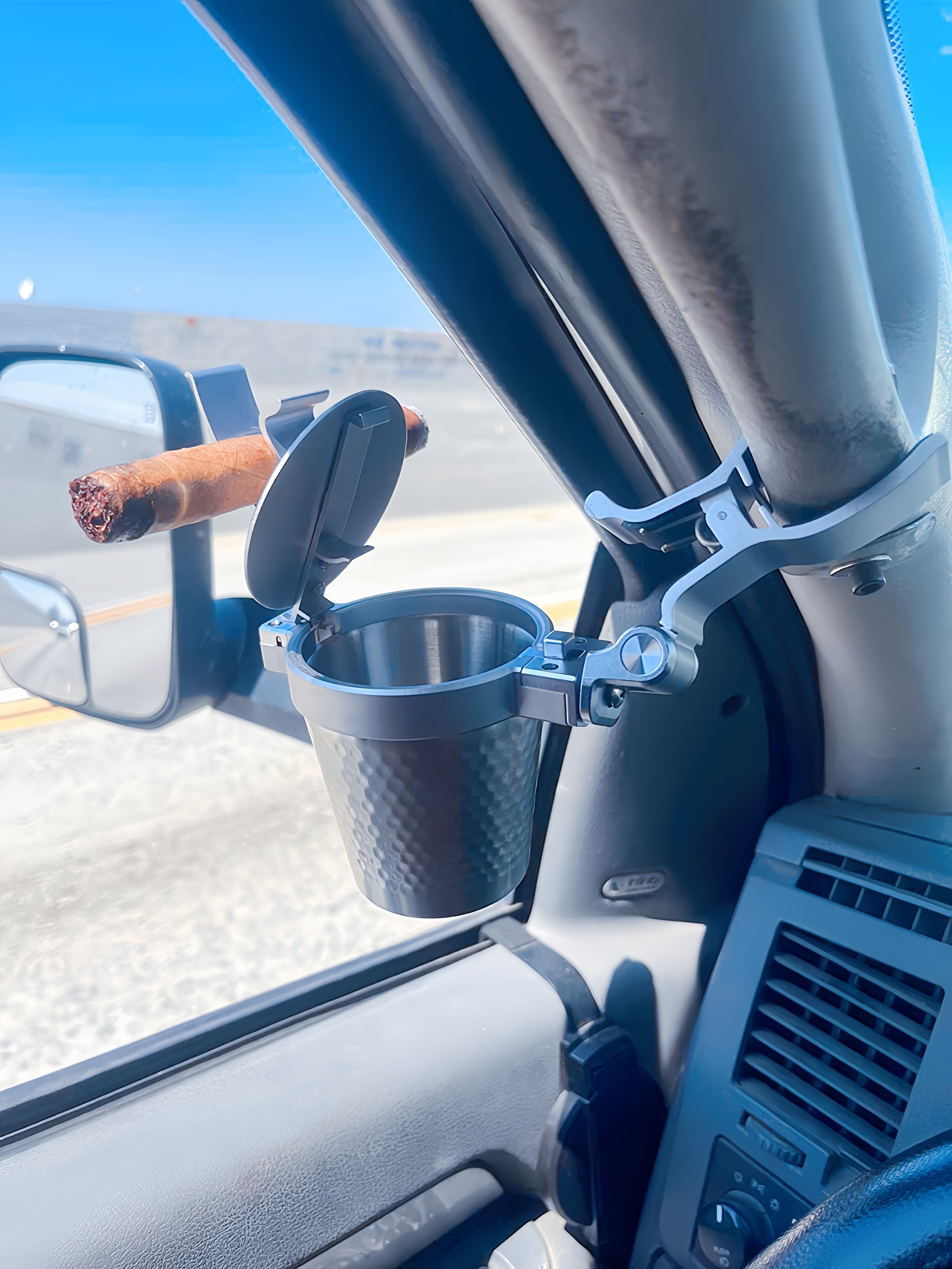 2026 Best Cigar Holder with Ash Reservoir: Why I Re-Engineered a 5,000-Unit Amazon Best-Seller